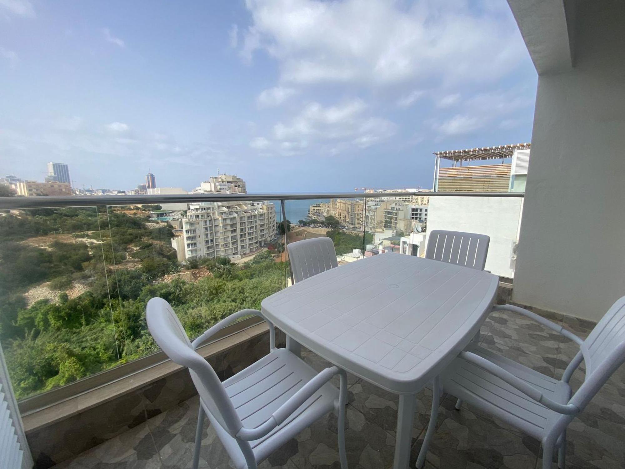 Spectacular Distant Seaview Apt Sliema Exterior photo